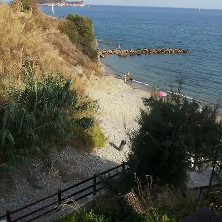 Liguria Di Ponente Collina ألبينغا